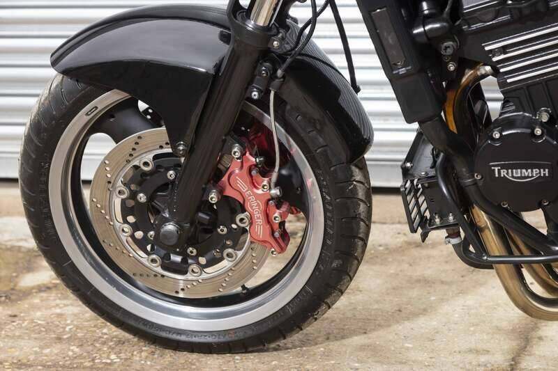 Image 31/37 of Triumph Speed Triple (1995)