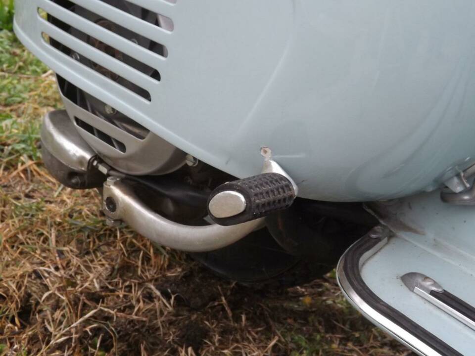 Image 37/50 de Piaggio Vespa 125 (1961)