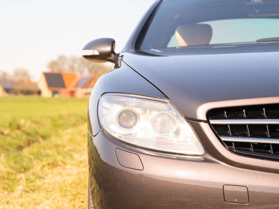 Image 18/67 of Mercedes-Benz CL 500 (2006)
