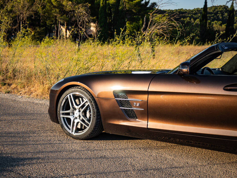 Afbeelding 46/50 van Mercedes-Benz SLS AMG Roadster (2013)