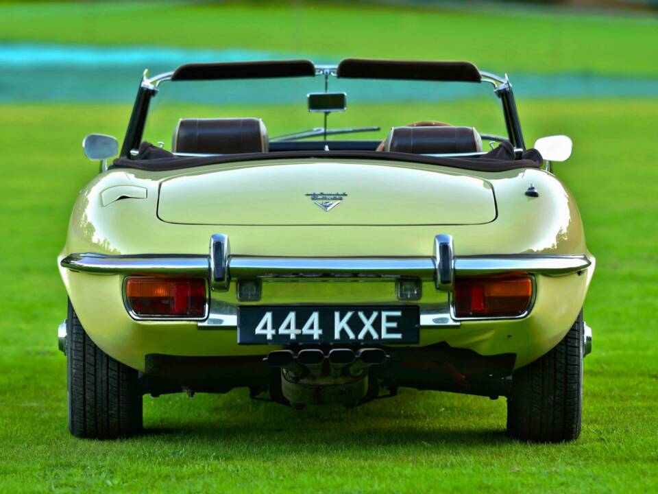 Imagen 10/50 de Jaguar E-Type V12 (1973)