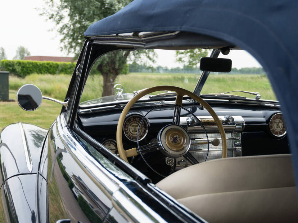 Image 7/8 of Buick 50 Super Convertible (1947)