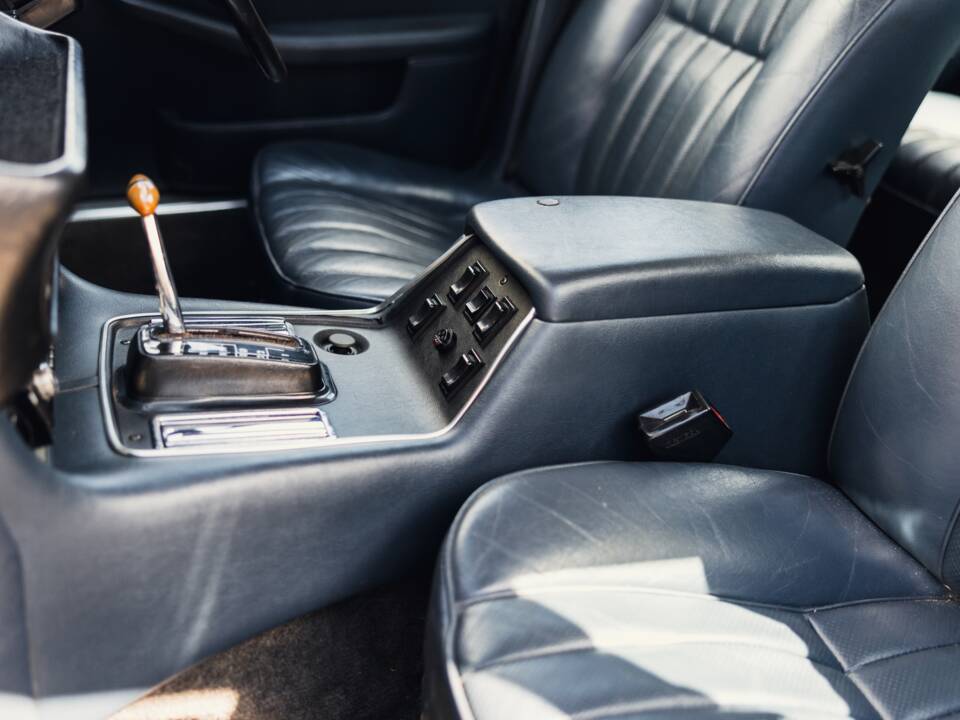 Image 43/50 of Jaguar XJ 6 4.2 (1982)