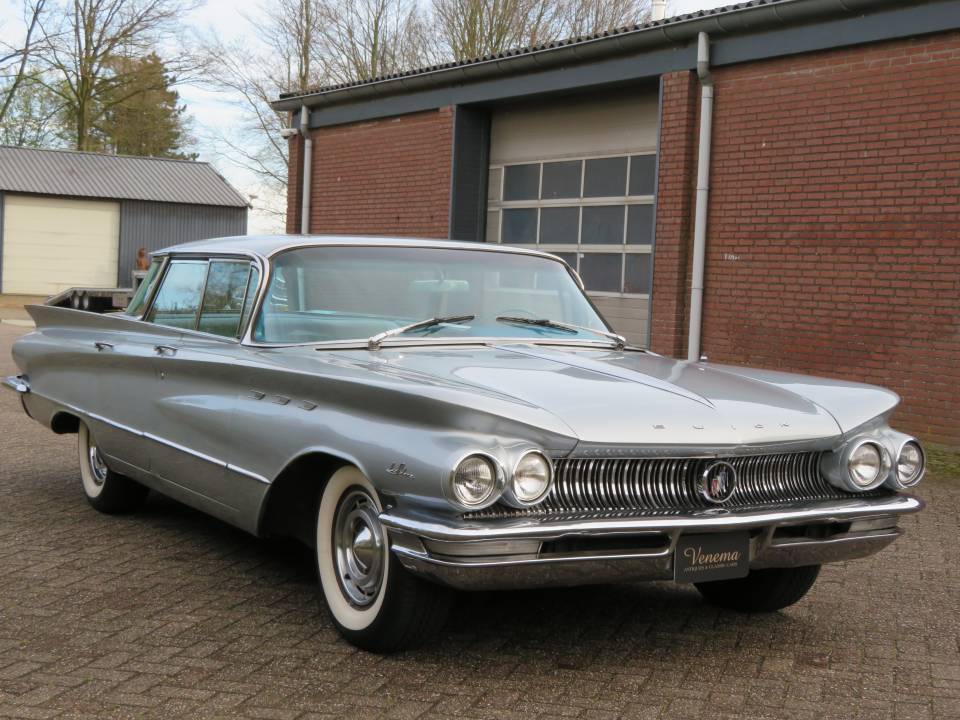 Image 3/28 of Buick Le Sabre (1960)