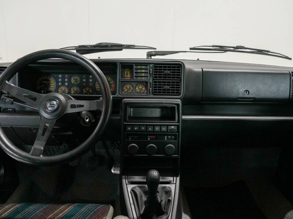 Image 2/46 of Lancia Delta HF Integrale (1988)