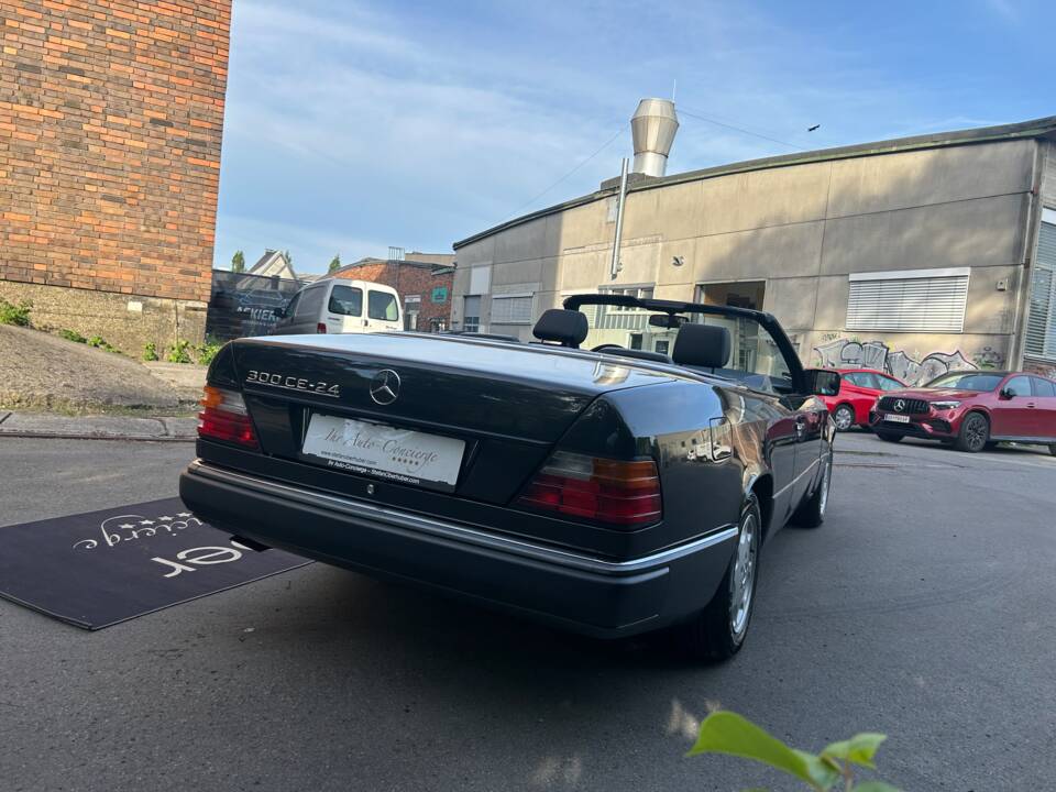 Image 5/47 of Mercedes-Benz 300 CE-24 (1992)