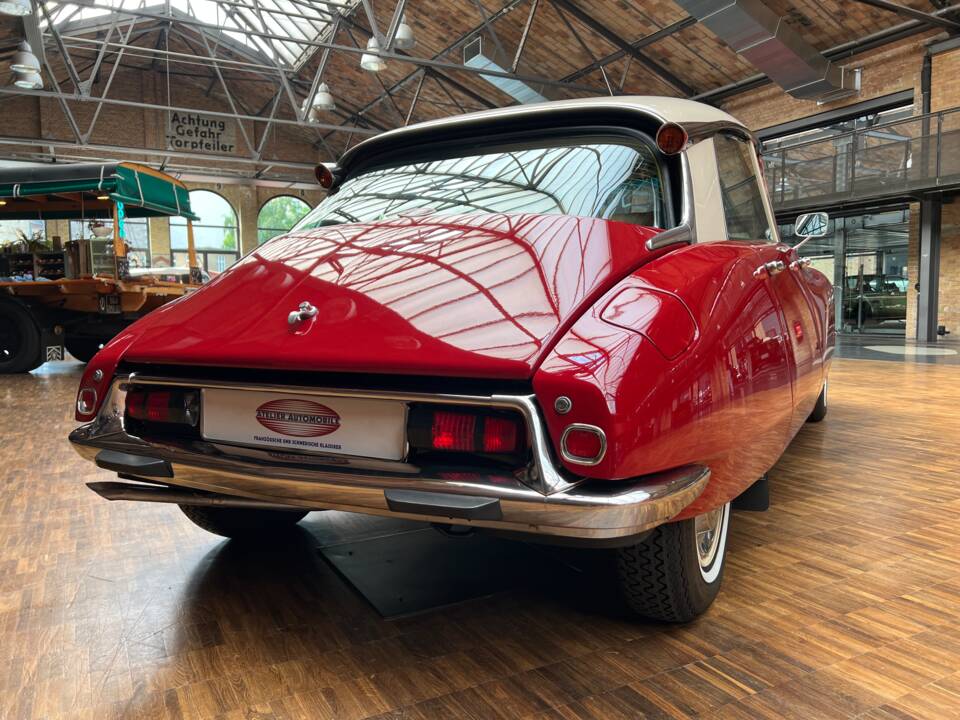 Image 11/37 of Citroën ID 19 (1967)