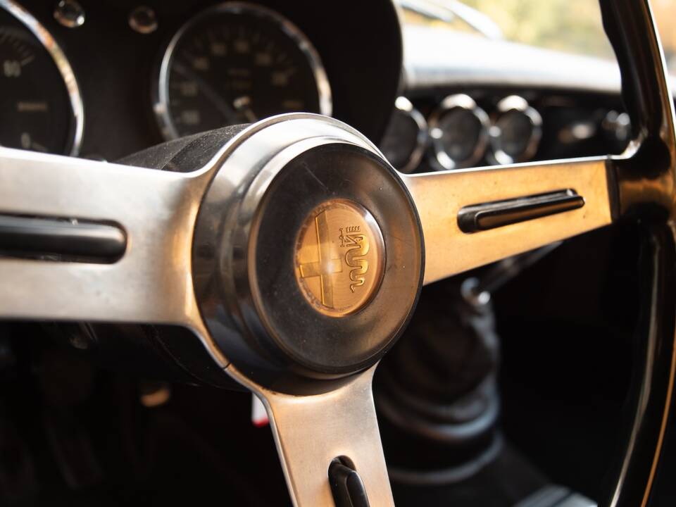 Image 31/51 of Alfa Romeo 1600 Spider Duetto (1966)