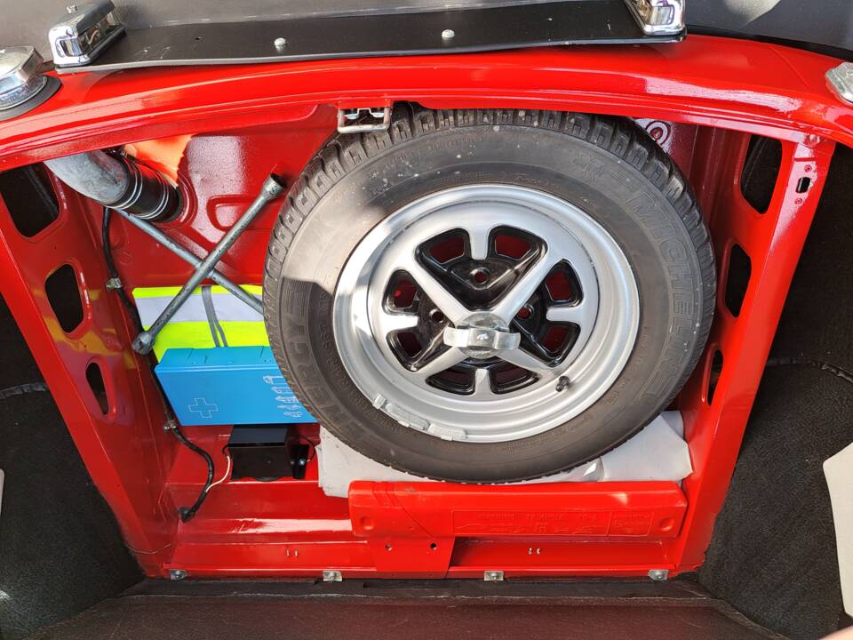 Trunk and spare wheel