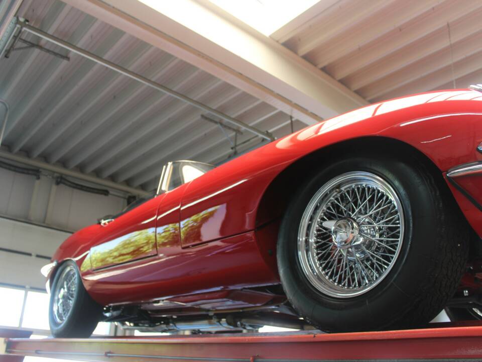 Image 7/50 de Jaguar Type E 3.8 (1964)
