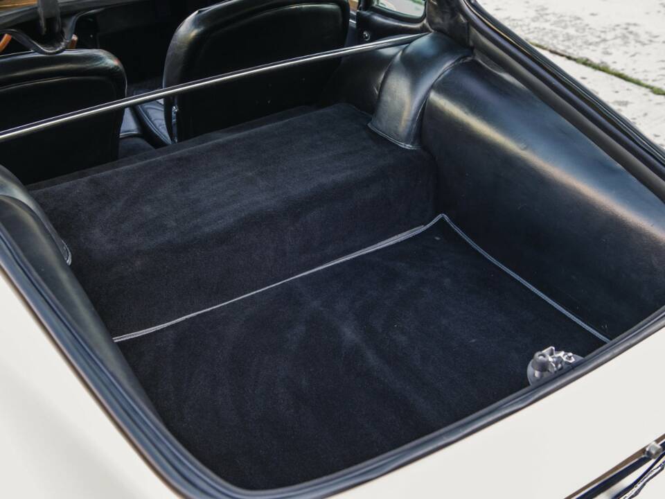 Image 27/29 of Maserati Mistral 3700 (1964)