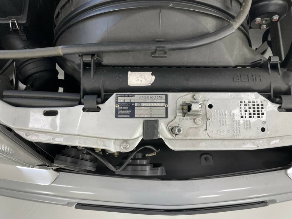 Immagine 19/32 di Mercedes-Benz E 200 (1994)