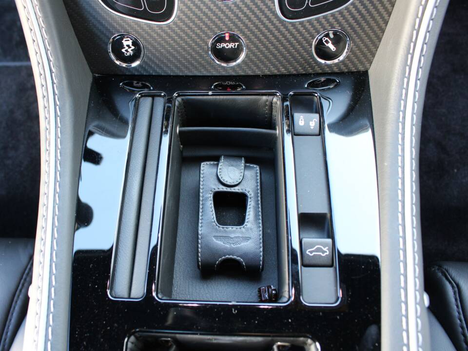 Bild 35/47 von Aston Martin DB 9 GT &quot;Bond Edition&quot; (2015)