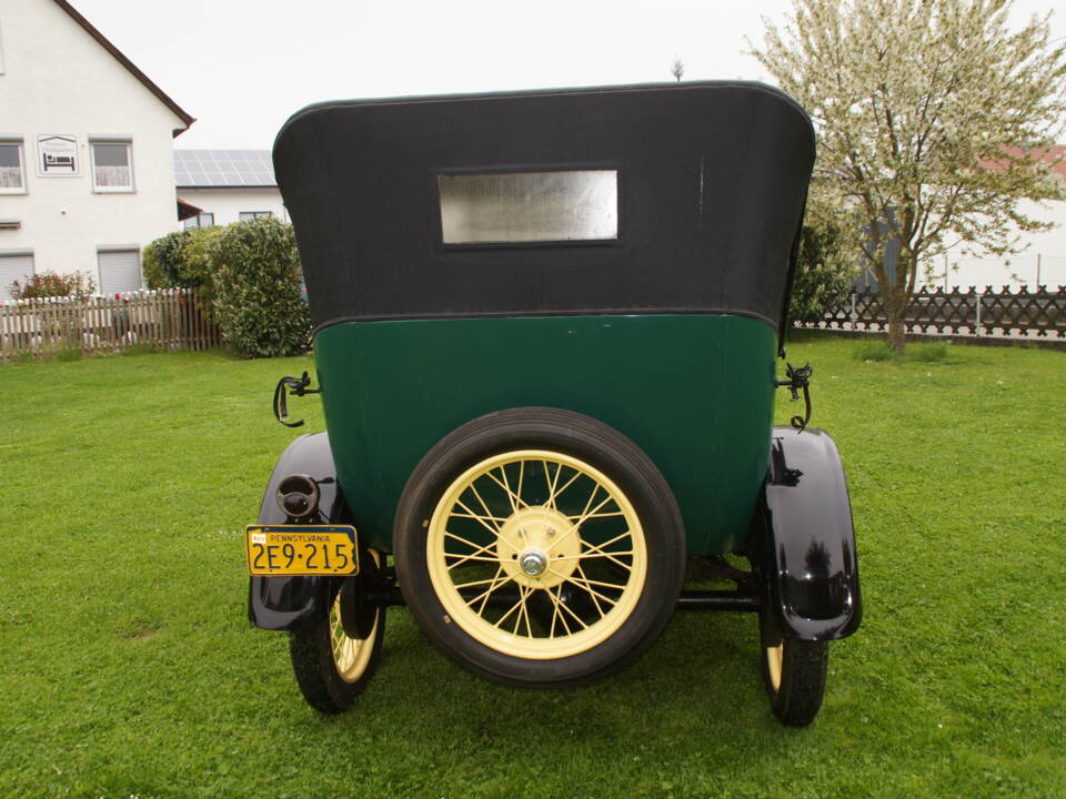 Image 6/9 of Ford Model T Touring (1927)