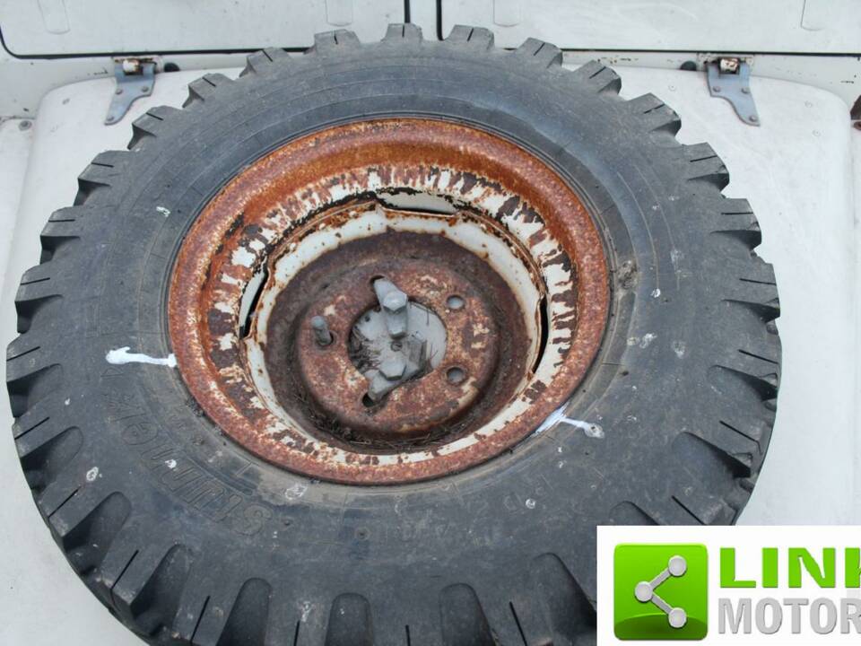 Image 8/10 of Land Rover 88 (1984)