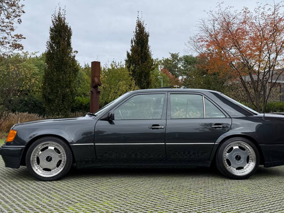 Bild 4/27 von Mercedes-Benz 500 E (1992)