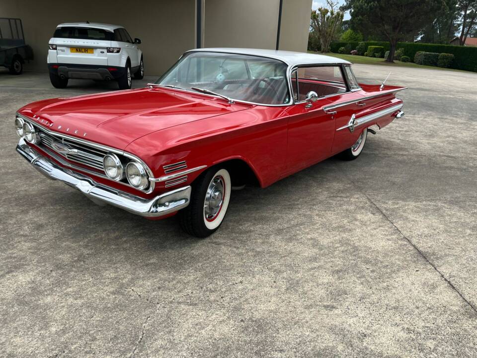 Image 4/8 of Chevrolet Impala Sport Coupe (1960)
