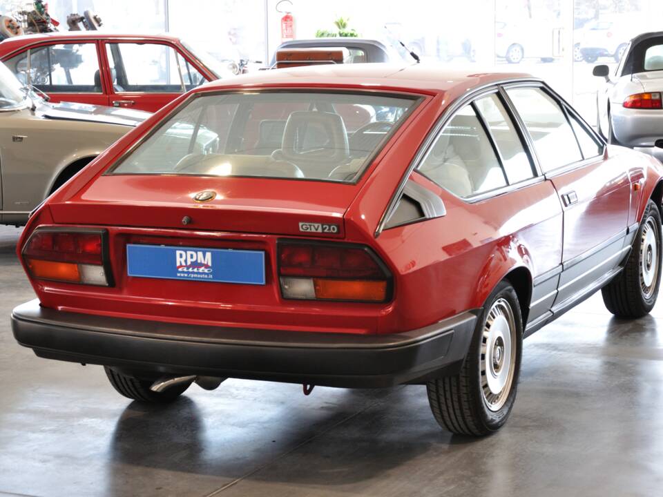 Bild 6/29 von Alfa Romeo GTV 2.0 (1984)