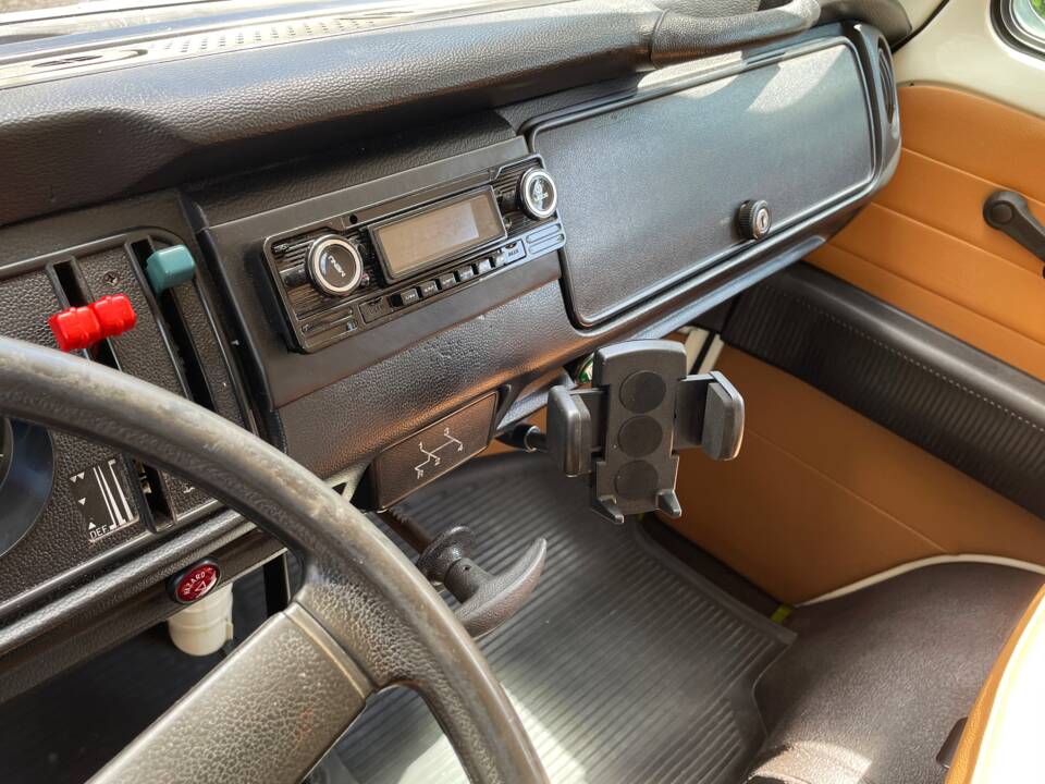 Image 44/73 of Volkswagen T2b Kombi (1978)