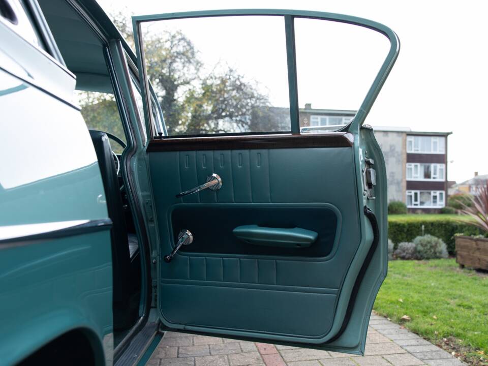 Bild 33/50 von Vauxhall Cresta (1961)