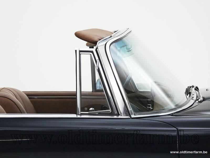 Bild 13/15 von Mercedes-Benz 220 SE b (1964)
