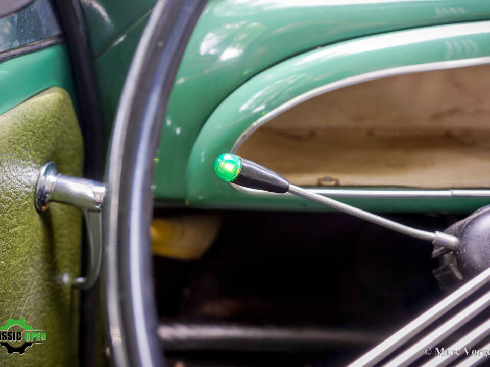 Image 11/43 of Morris Minor 1000 Traveller (1965)