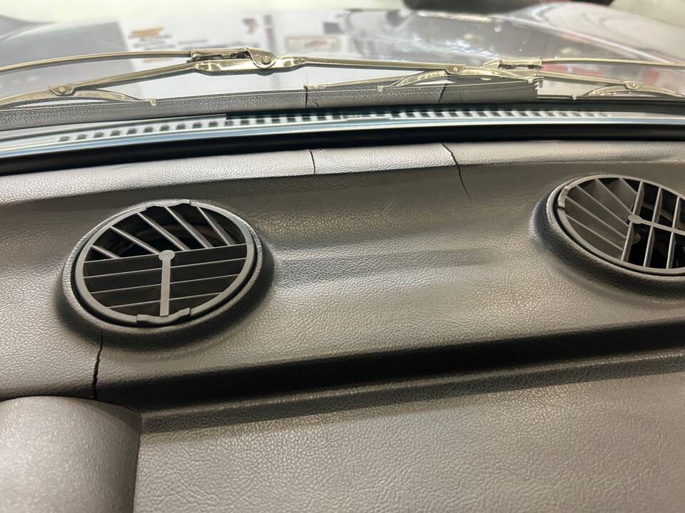 Image 17/35 de Alfa Romeo 2000 GT Veloce (1975)