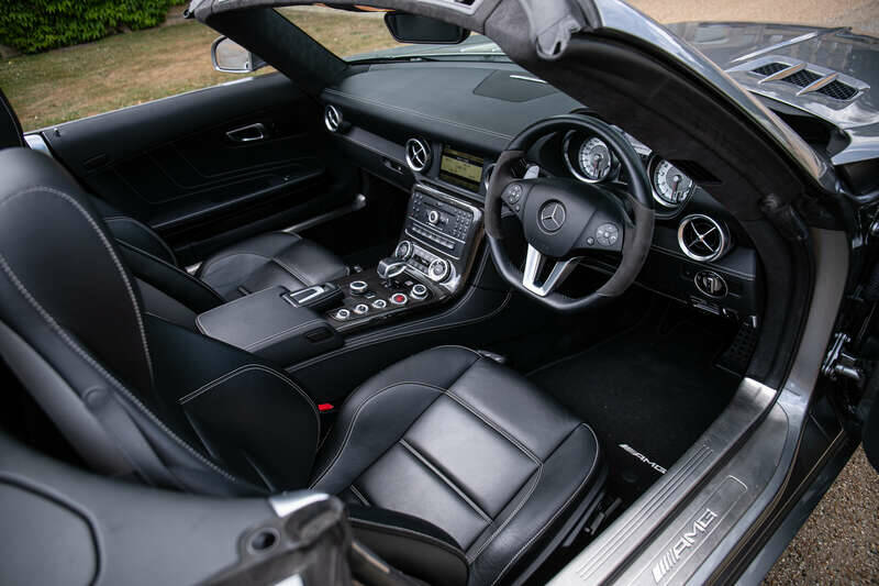 Image 2/50 of Mercedes-Benz SLS AMG Roadster (2014)