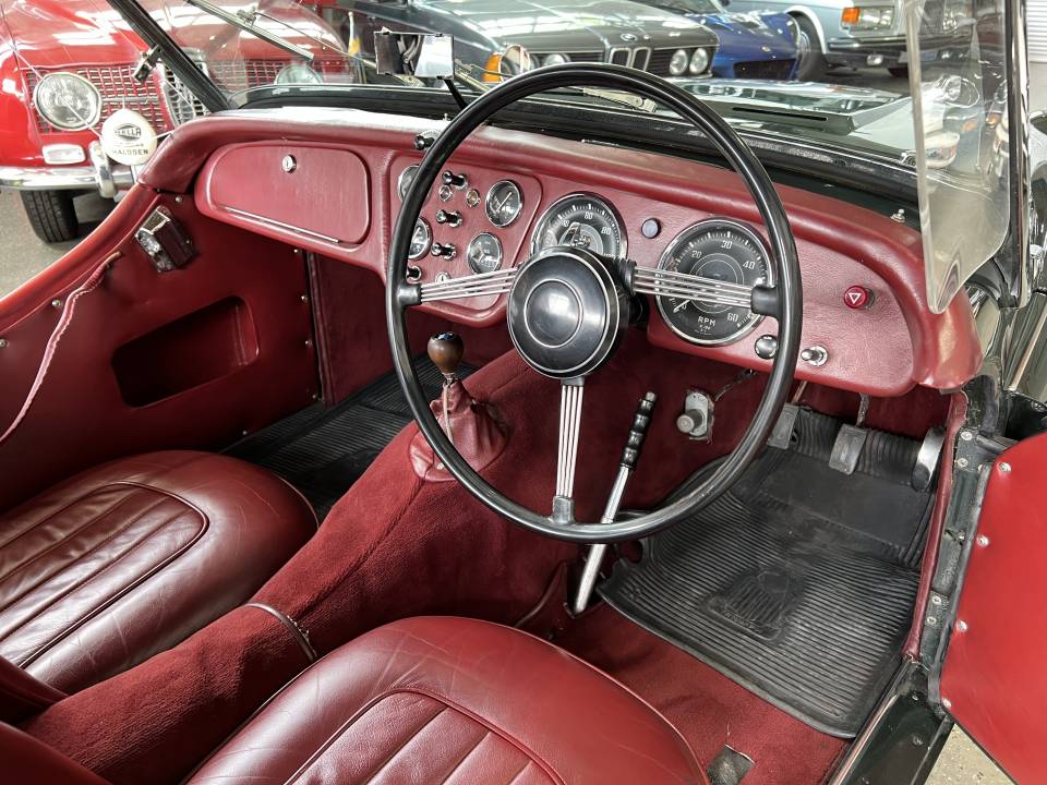 Image 17/34 of Triumph TR 2 (1955)