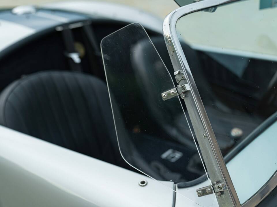 Image 28/50 of AC Cobra Mk IV (1987)