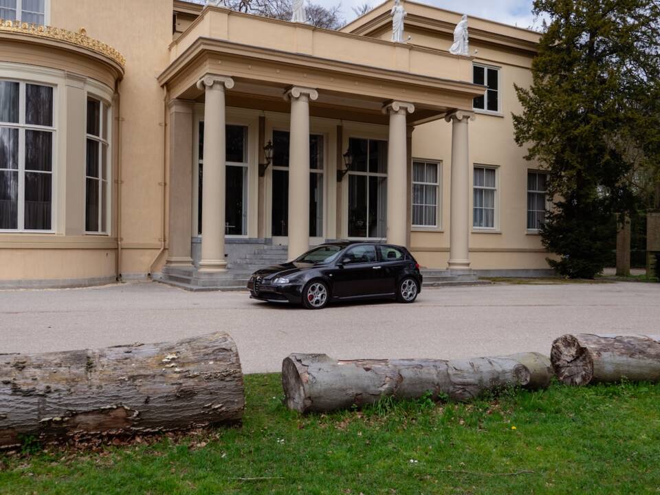 Image 1/60 of Alfa Romeo 147 3.2 GTA (2003)