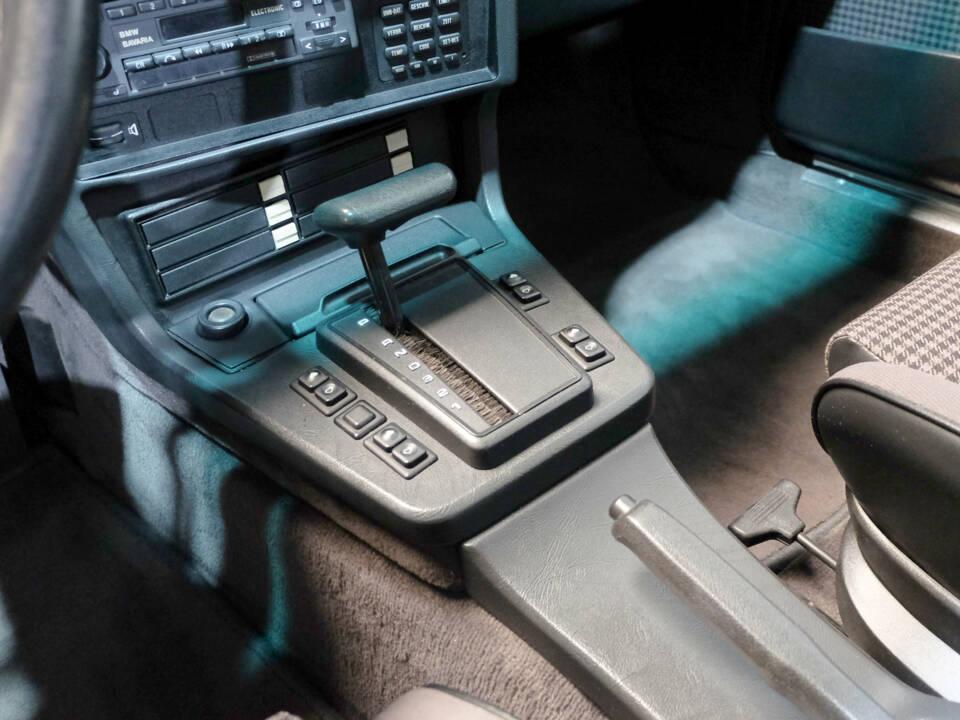Image 9/18 de BMW 635 CSi (1986)
