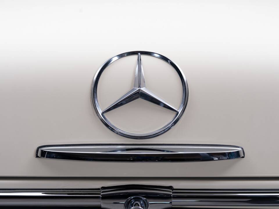 Image 21/41 of Mercedes-Benz 280 SL (1969)