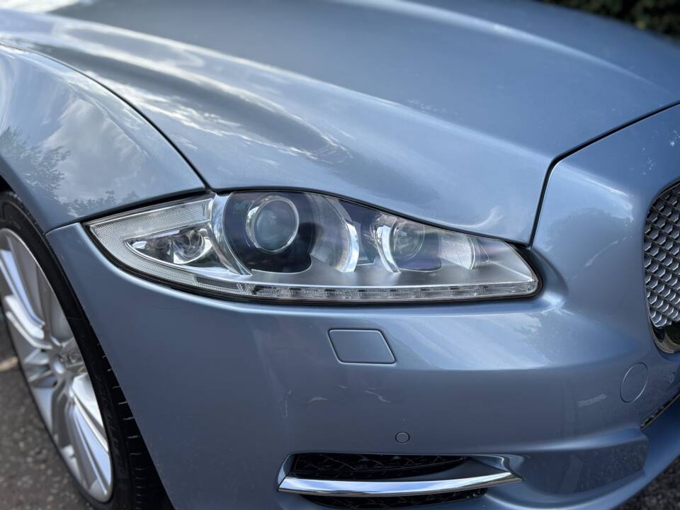 Image 25/50 of Jaguar XJ 5.0 (2011)