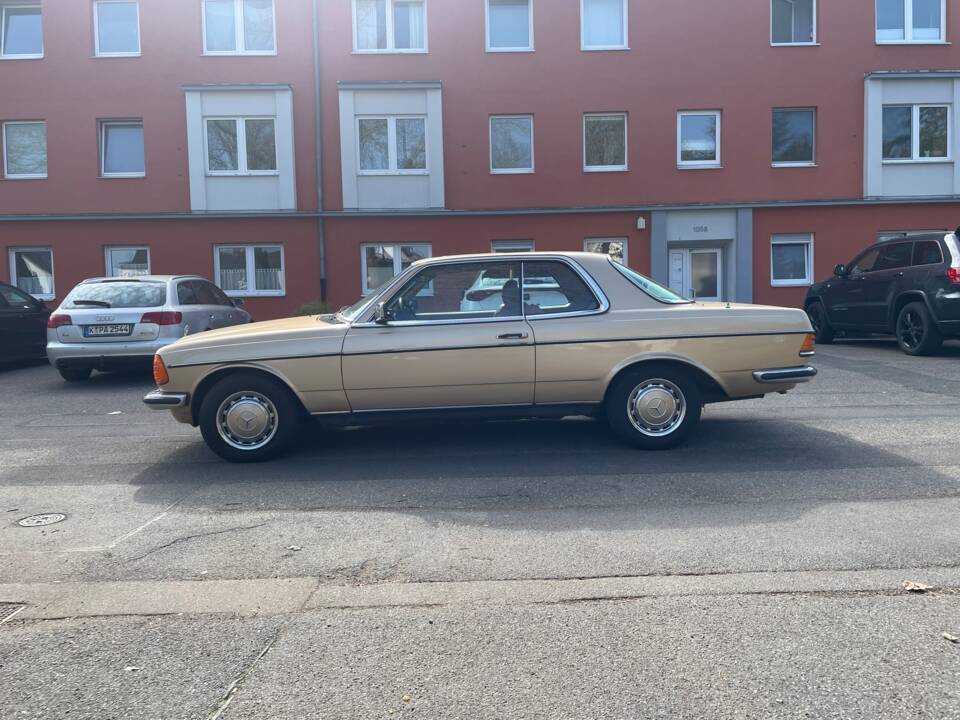 Image 1/20 de Mercedes-Benz 280 CE (1981)