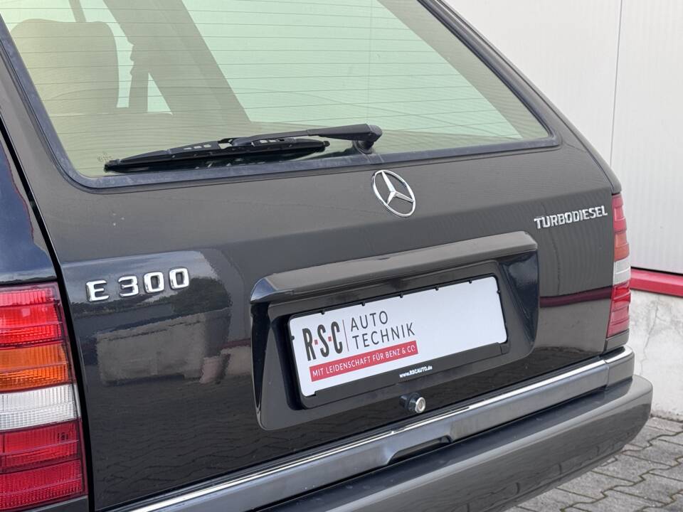 Bild 4/54 von Mercedes-Benz 300 TD Turbo (1993)