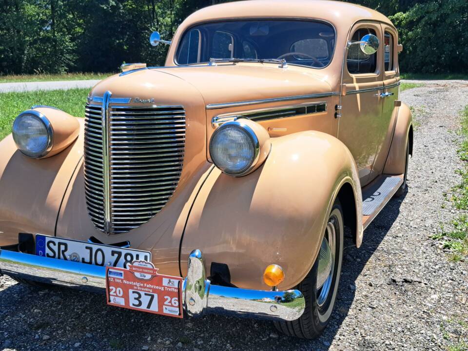 Bild 1/22 von Chrysler Royal Sedan (1938)