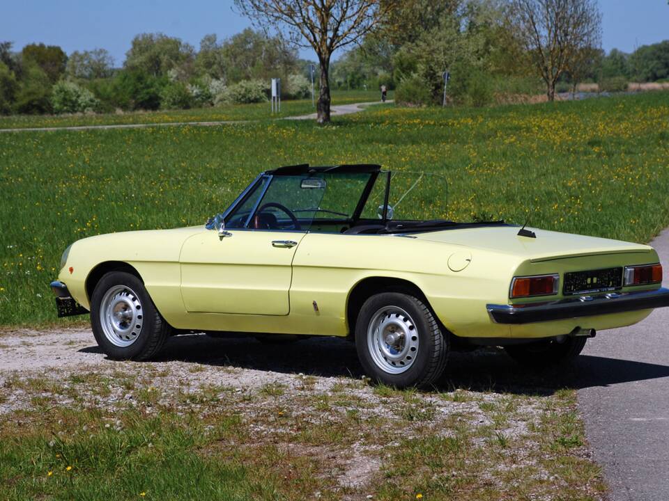Image 9/24 of Alfa Romeo 1600 Spider (1976)