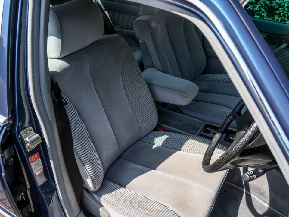 Immagine 33/44 di Mercedes-Benz 500 SE (1985)