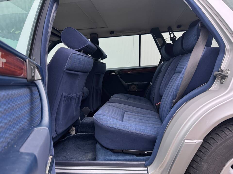 Bild 8/49 von Mercedes-Benz E 320 T (1993)