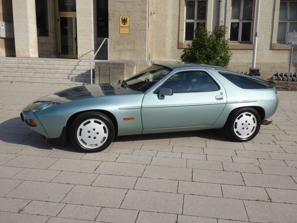 Afbeelding 2/67 van Porsche 928 S (1985)