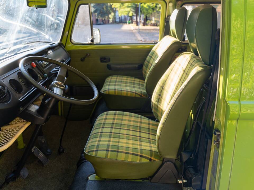 Image 48/50 de Volkswagen T2b Westfalia (1978)