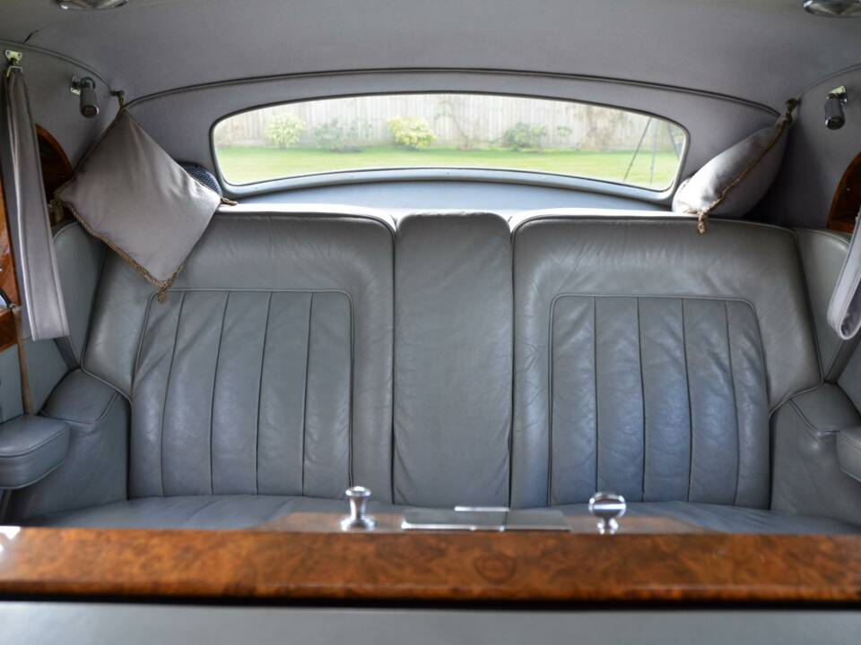Image 32/50 of Rolls-Royce Silver Cloud II (1961)