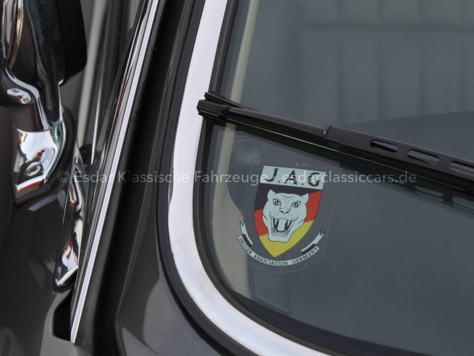 Immagine 21/46 di Jaguar XJ 12 (1986)