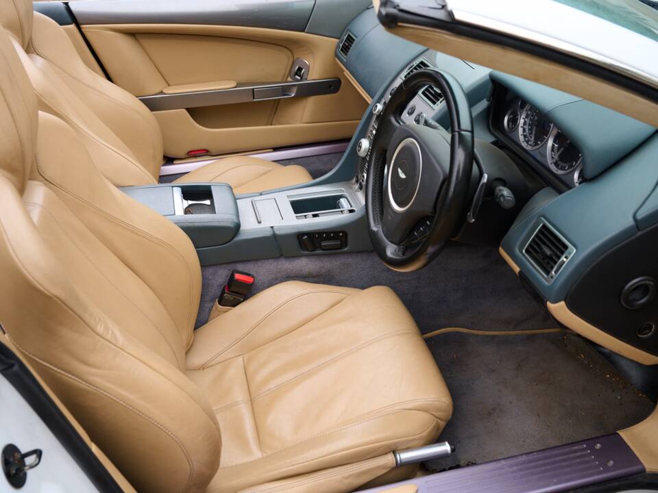 Image 20/50 of Aston Martin DB 9 Volante (2009)