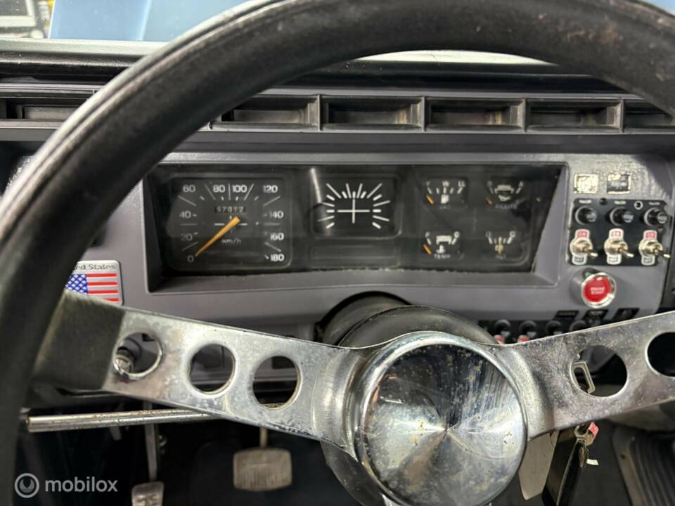 Image 36/42 of Ford F-150 XL (1982)
