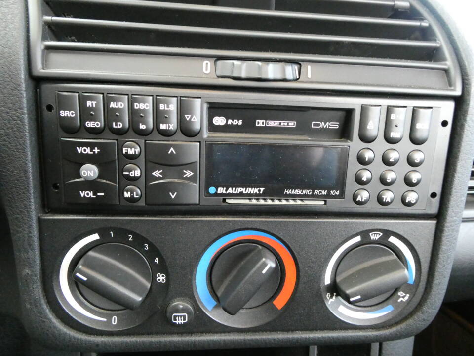 Image 12/40 de BMW 320i (1997)