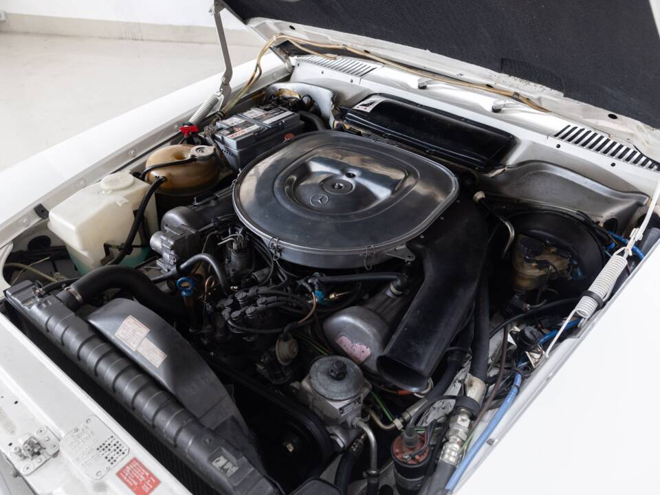 Image 33/35 de Mercedes-Benz 500 SL (1984)