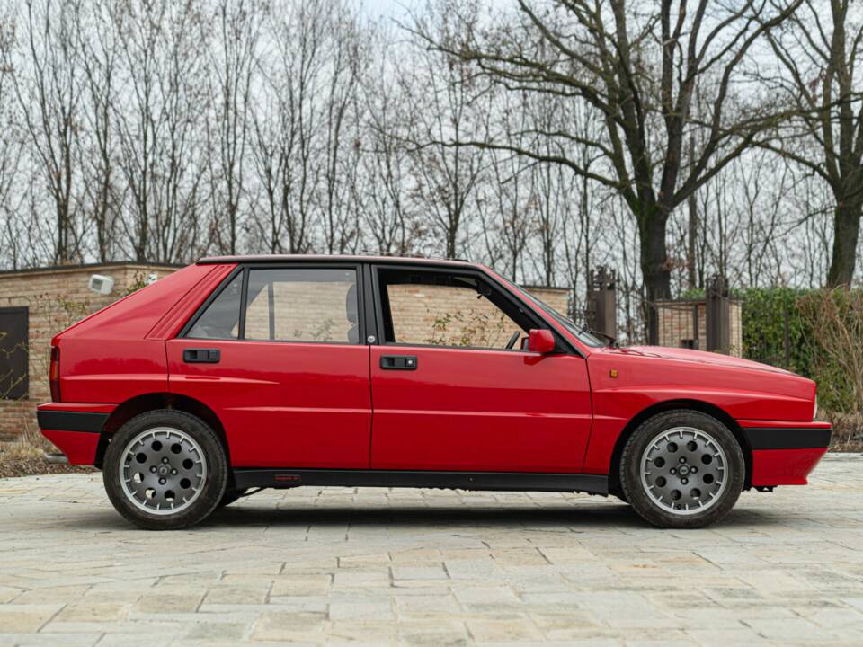 Image 5/50 of Lancia Delta HF Integrale 16V (1989)