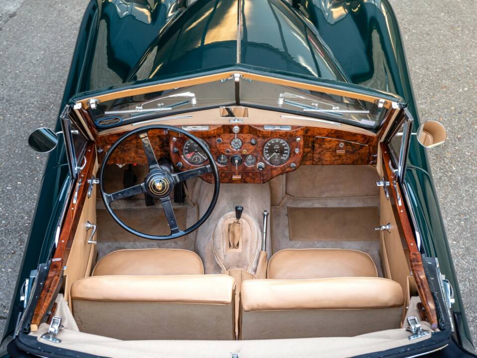 Image 22/41 of Jaguar XK 140 DHC (1955)